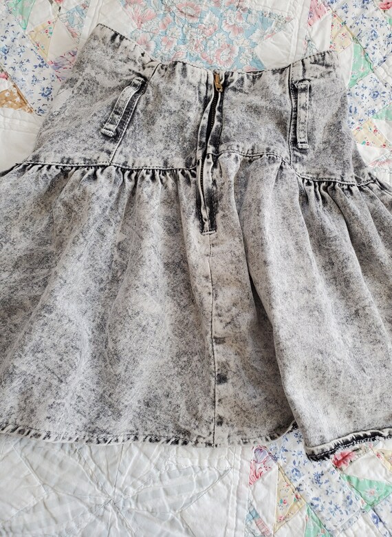 Vintage 1980's / 90's Grey Acid Wash Yoked Skirt … - image 4