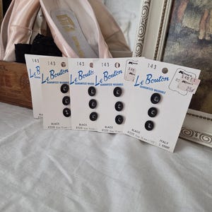 ヴィンテージ 1960年代/​​70年代 ブラック オーバル ボタン カード 5枚セット 合計15個のボタン Le Button イタリア製 13mm 1/2インチ