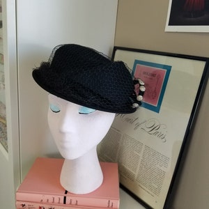 Vintage 1940's Black Wool Felt New York Creations Topper Hat image 2