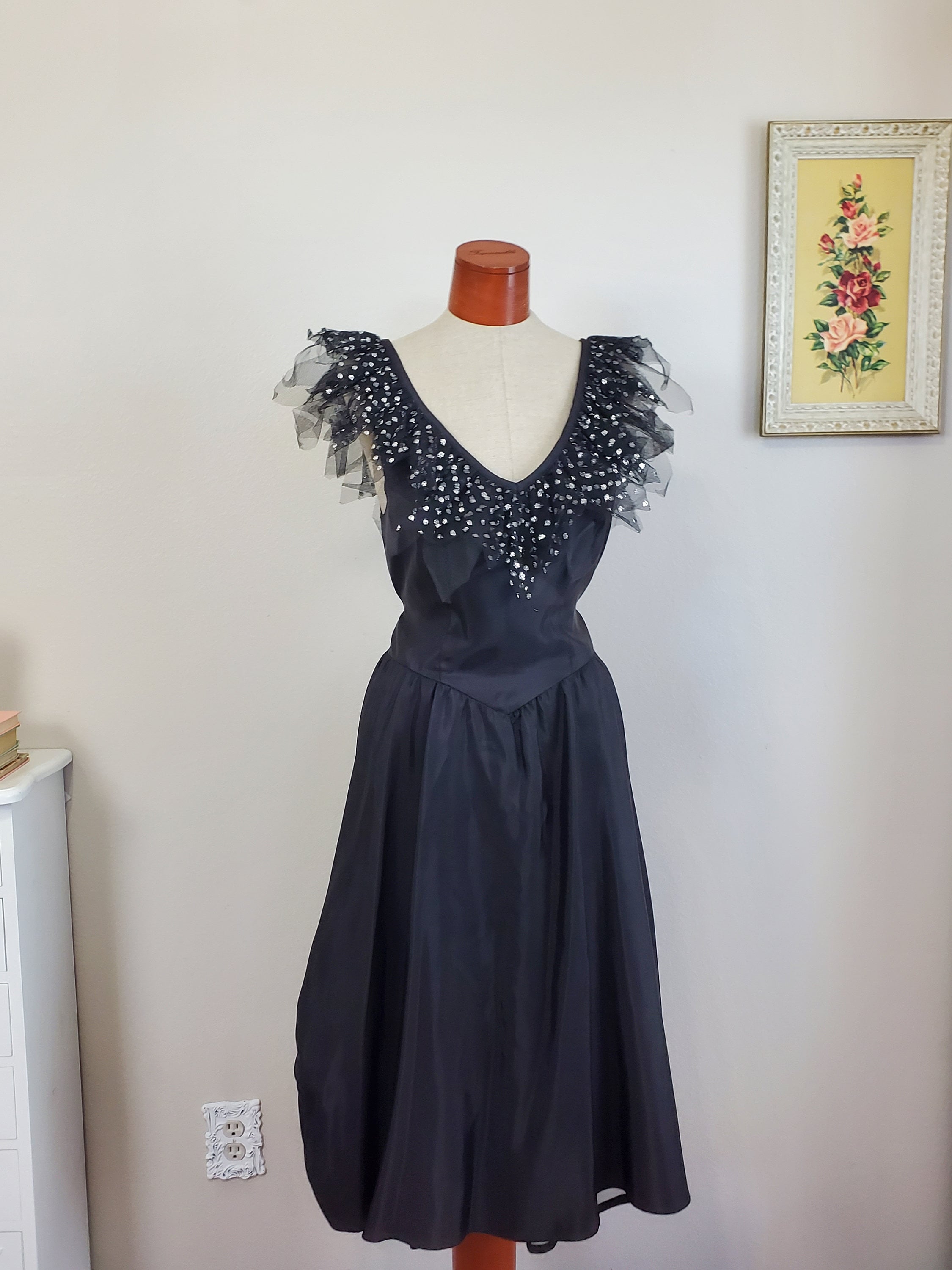 moira rose black dress My favourite Moira Rose outfits : r/SchittsCreek
