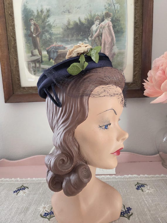 Vintage 1940 display picture 1