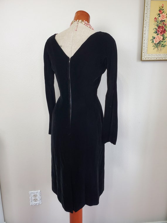 Vintage 1950's Black Velvet Wiggle Dress Long Sle… - image 5