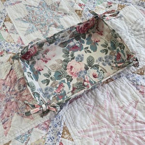 Vintage 1980&#39;s / 90&#39;s Pink and Grey Green Cabbage Rose Floral Fabric Covered Tie Corner Dresser Box Catch All Tray