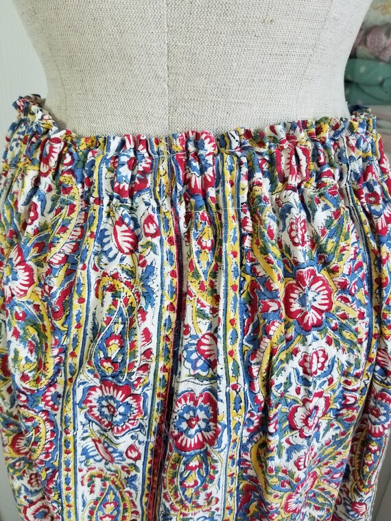 Vintage 1970s uses 40's Textile Paisley and Flora… - image 5