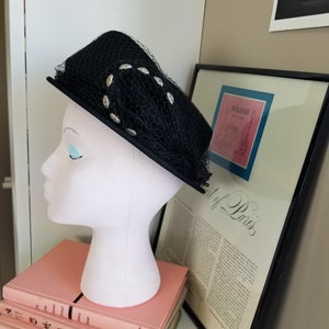 Vintage 1940's Black Wool Felt New York Creations Topper Hat image 4