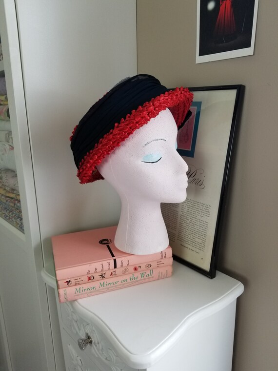 Vintage 1950's 60's Red Raffia Hat with Dark Blue… - image 2