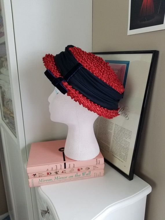 Vintage 1950's 60's Red Raffia Hat with Dark Blue… - image 5