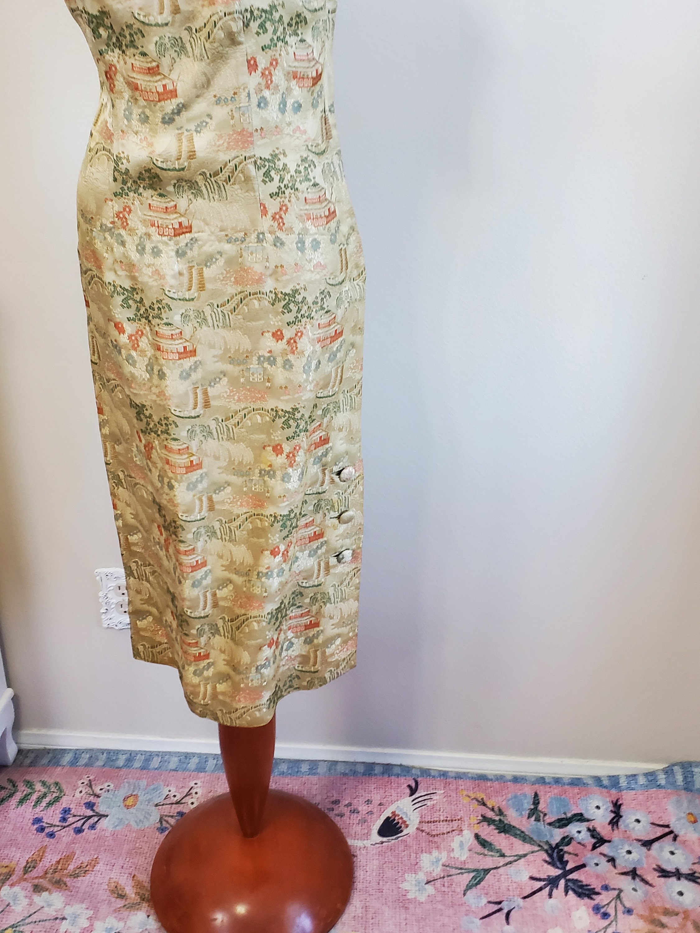 Vintage 1950's / 60's Gold Floral Jaqcuard Idyllic Scenes