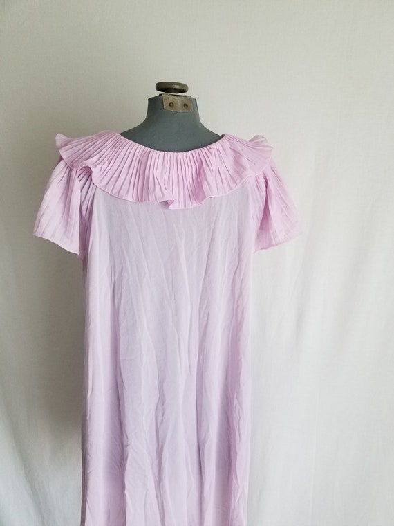 Vintage Frilly Lavender Robe Semi-Sheer Van Raalte - image 4