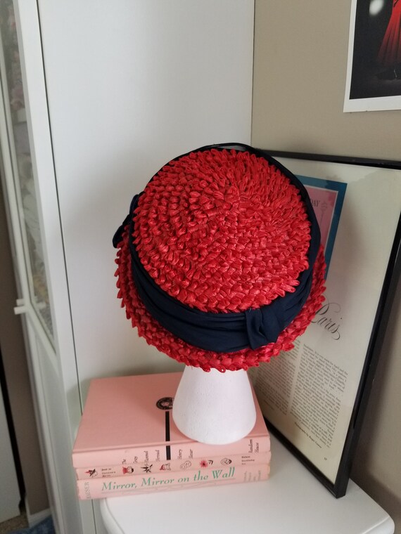 Vintage 1950's 60's Red Raffia Hat with Dark Blue… - image 4