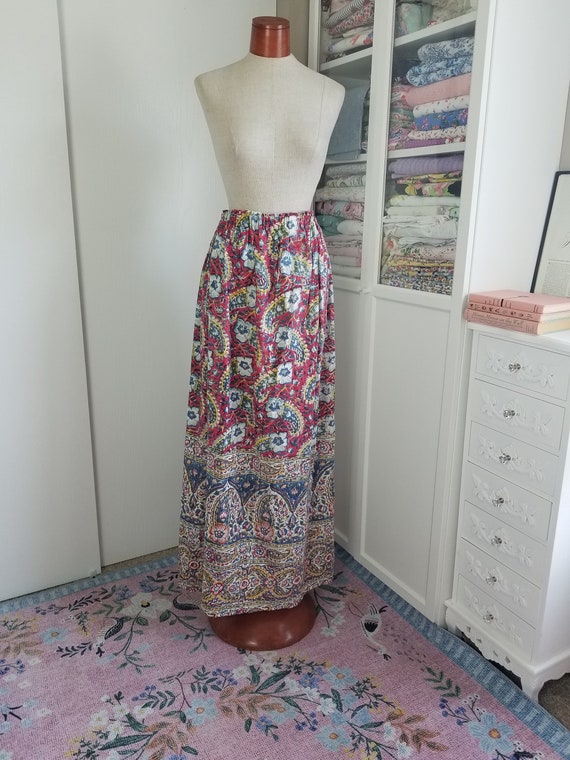 Vintage 1970s uses 40's Textile Paisley and Flora… - image 1