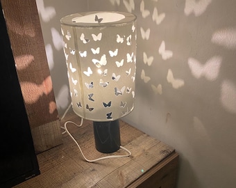 Schmetterling ragende Tischlampe