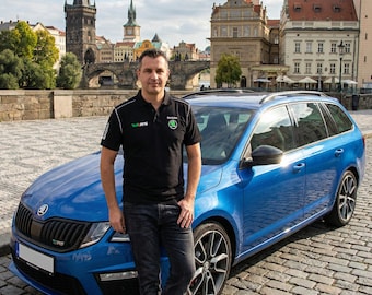 Polo Skoda vRS Sport Racing – Abbigliamento per appassionati di auto sportive ad alte prestazioni