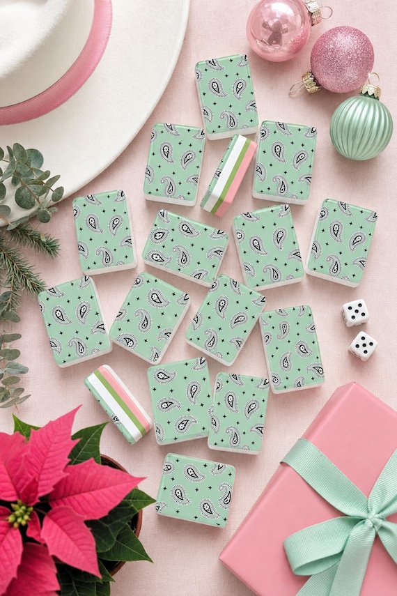 Christmas Mahjong Set: Western Cowgirl American Tiles, Bandana Paisley Backs, 160 Pieces with Dice detail