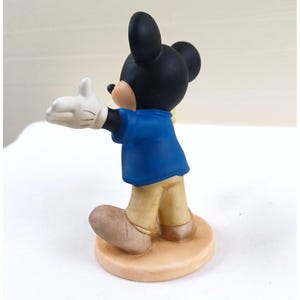 Vintage Musse Pigg-figur som håller blomma klassisk displayfigur bild 2