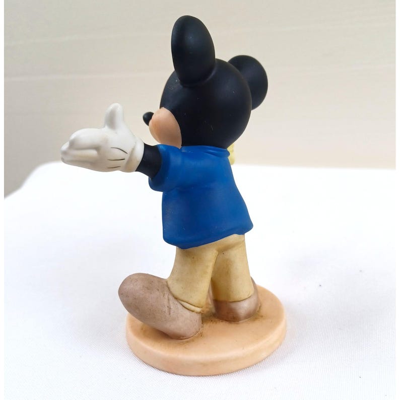 Vintage Musse Pigg-figur som håller blomma klassisk displayfigur bild 2