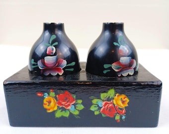 Saliera e pepiera vintage con base in legno dipinta a mano, stile folk art cottage