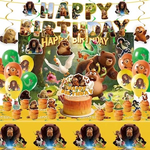 Könnte beinhalten: Eine festliche Geburtstagsfeier mit Kuchen, Cupcakes, Luftballons und Dekorationen mit Zeichentrickfiguren. Die Szene umfasst einen Kuchen mit einem "Happy Birthday"-Topper, Luftballons in Grün, Gelb und Orange und ein Banner mit der Aufschrift "Happy Birthday".