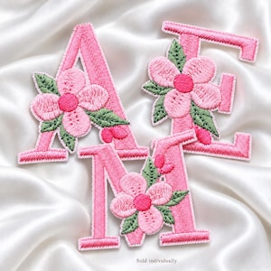 Letras termoadhesivas bordadas con flores rosas, alfabeto de la A a la Z y parches de números, apliques de iniciales individuales para nombres personalizados, bolsas de tela y ropa.