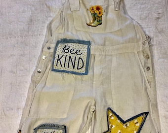 ¡Sé amable! Un mono de retazos único y extravagante.