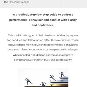 Op de afbeelding: Wit document getiteld "Difficult Conversations Toolkit" met de ondertitel "The Confident Leader". De tekst beschrijft een gids voor het aanpakken van prestaties, gedrag en conflicten. Een afbeelding toont miniatuurfiguren die trappen beklimmen.
