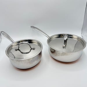 Cacerola/olla Chefmate Premium de acero inoxidable con fondo de cobre de 1 y 1,5 cuartos de galón.