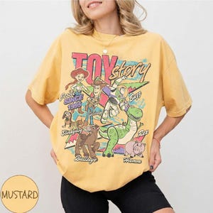 Disney Toy Story 1995 Retro Comfort Colors Shirt, Woody Buzz Lightyear Rex Tee, WDW Disneyland Family Vacation 2026 Shirt, Pixar Fest Trip T Bild 8