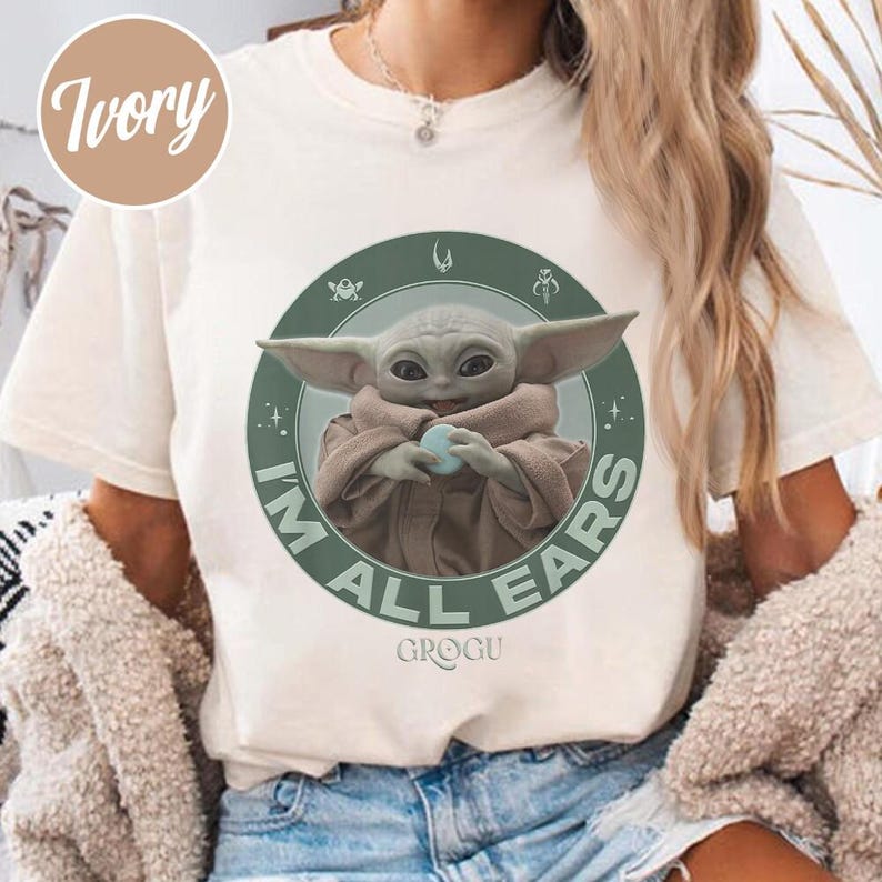Camiseta de Star Wars The Mandalorian y Grogu "I'm All Ears", Escape del AT-RT de Mando, Camiseta de Star Wars para el Día del Padre, Camiseta de regalo para fans de Star Wars, Regalos para papá imagen 1