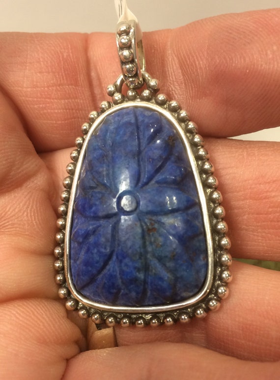 Beautiful sterling silver and lapis pendant