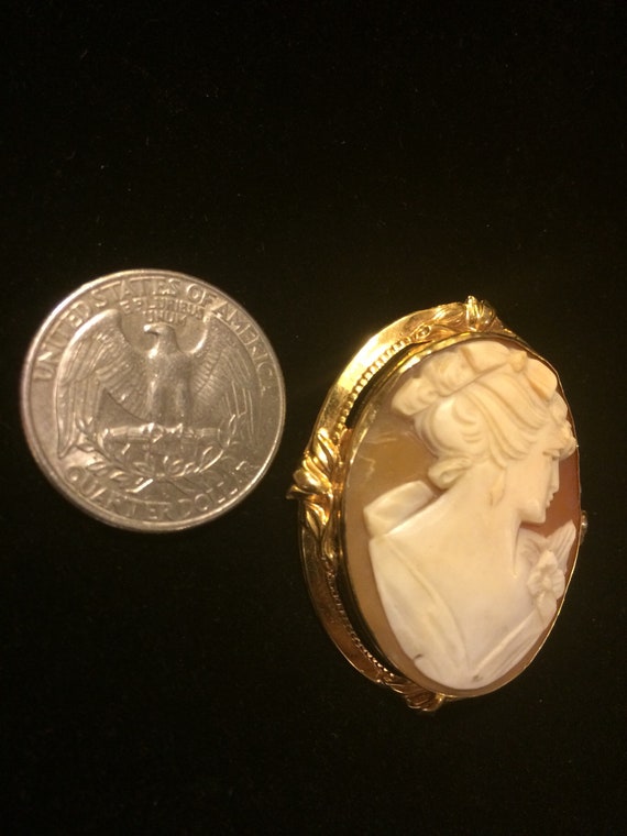 Beautiful antique 14 karat gold cameo brooch
