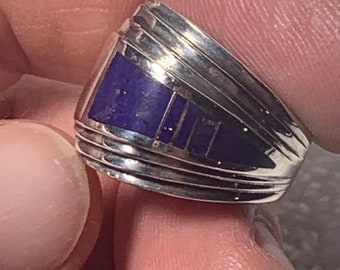 Unique, modern design and lead lapis lazuli gemstone ring in a size 6