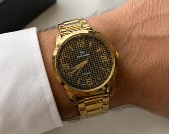 Reloj de pulsera Louis Arden para mujer, tono dorado, cuarzo, esfera negra texturizada.