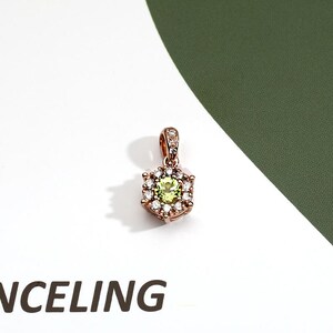 Peridot-Halo-Anhänger aus Roségold – Unersetzlicher Stil