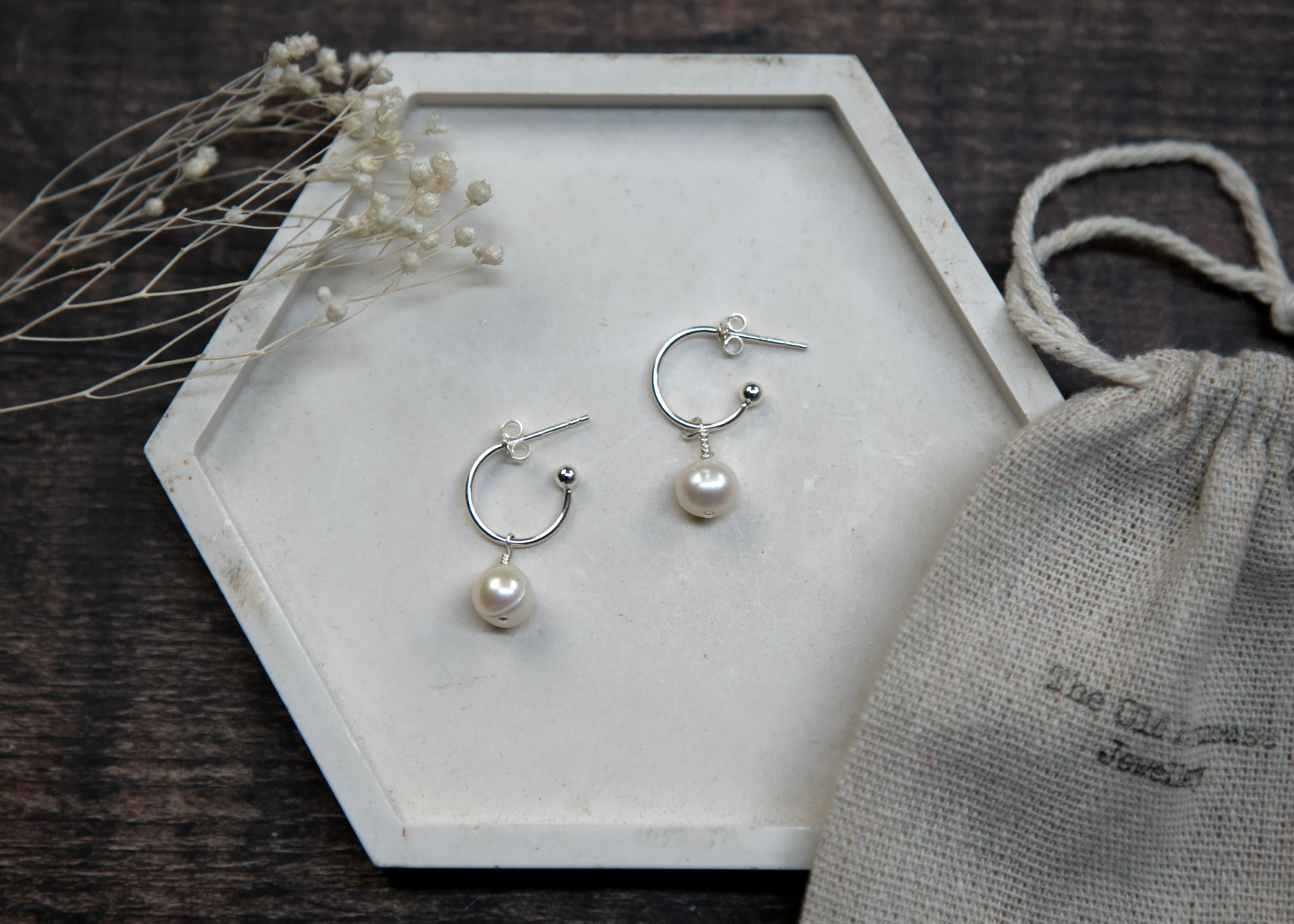 Orecchini Minimalisti Con Zirconi Bianchi Orecchini Cerchietti (huggie) In Argento Sterling 925 Con Zirconi - Chiusura A Vite, Regalo Elegante Per Lei Orecchini Argento 925 Cerchietti - Foto 3