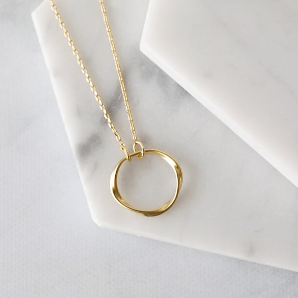 Dainty Circle Charm Necklace,Gold Twisted Ring Necklace, Infinity Necklace, Birthday Gift,Bridesmaid Gift