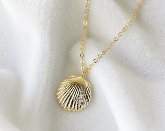 Gold Shell Pendant Necklace, Shell Necklace, Bridesmaid Gift, Birthday Gift,Layered Necklace, Dainty Necklace