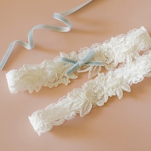 Something Blue Wedding Garter, Ivory Embroidery Flower Lace Wedding Garter Set, Ivory Garter Set, Wedding Toss Garter