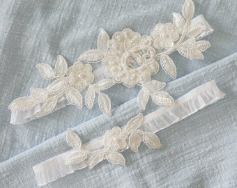 Wedding Garter Set, Ivory Pearl Beaded Flower Lace Wedding Garter Set ,Ivory Lace Garter Set, Ivory Toss Garter / GT- 62