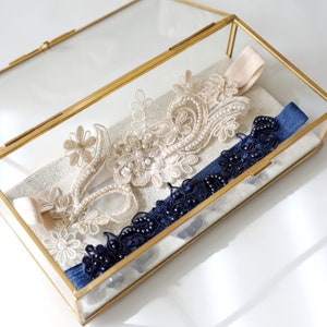 Bruiloft kousenband set, champagne en marineblauw kralen kant bruiloft kousenband set, blauwe toss kousenband, iets blauw afbeelding 2