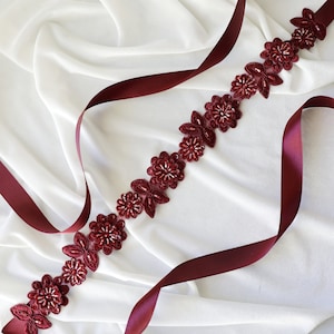 Burgunder Perlen Blumenspitze Hochzeit Schärpe: Braut oder Brautjungfer