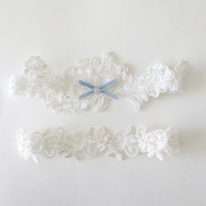 Pearl Beaded Lace Wedding Garter Set With Blue Bow, Something Blue Ivory Lace Garter Set, Wedding Garter Set, Bridal Garter Belt