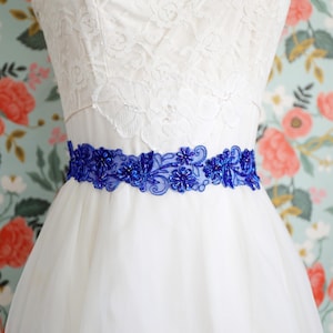 Ceinture bleu royal en dentelle perlée, ceinture bleu royal pour mariée, ceinture bleue demoiselle d'honneur, ceinture bleue fille d'honneur