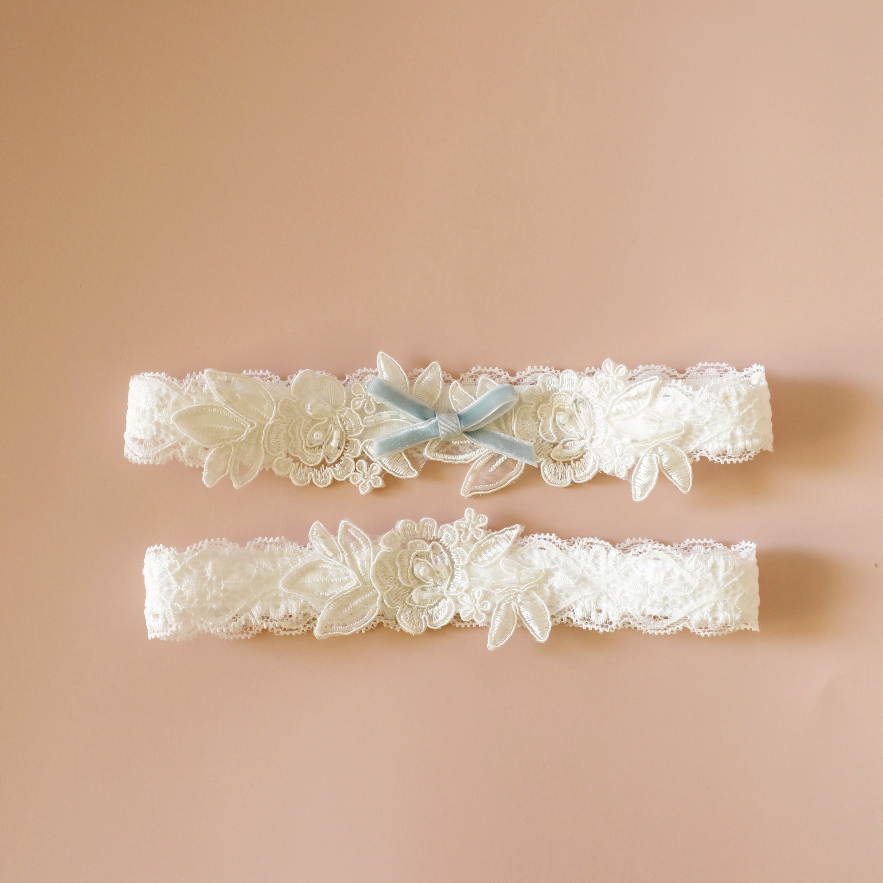 Augety Bride Wedding Garter Lace Garters Stretch Garter Set Bridal  Accessories for Women and Girls (Pack of 2) (White) : : Clothing &  Accessories
