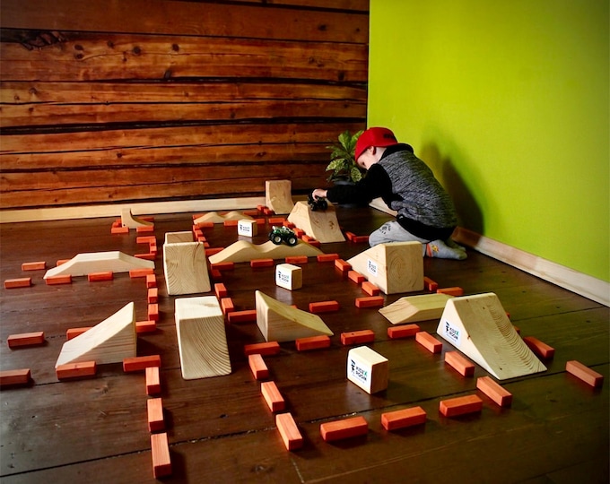 Hot Wheels Monster Truck Track, Wooden Monster Truck Race Track, Toy Car Playset, Racing Track with Jumps, Gift for Kids