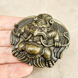 Pingente retrô de Garuda em cobre – Amuleto para pendurar em forma de pássaro mítico.