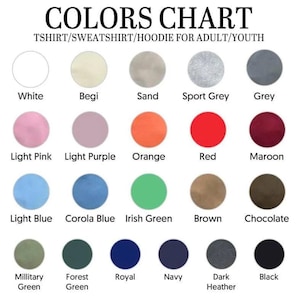 Pu&ograve; includere: Una tabella colori per t-shirt, felpe e felpe con cappuccio che presenta venti campioni circolari etichettati con nomi come White, Begi, Sand, Sport Grey, Grey, Light Pink, Light Purple, Orange, Red, Maroon, Light Blue, Corola Blue, Irish Green, Brown, Chocolate, Millitary Green, Forest Green, Royal, Navy, Dark Heather e Black.