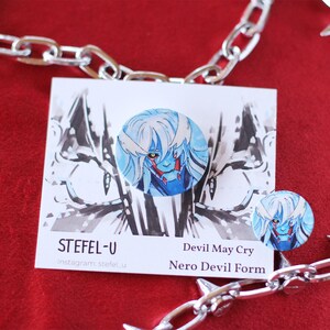 Épingle à gâchette Devil May Cry Nero, épingle à bouton en argile faite main