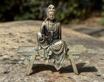Weiße Kupfer Guan Yin Statue - Kleine tibetische Bodhisattva Statue Messing Meditation Figur Kupferbank Buddha Statue spirituelle Altar Dekoration