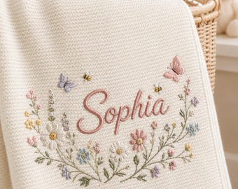 Spersonalizowany kocyk dla dziecka z kwiatowym wiankiem, haftowane imię z motylami i pszczołami, miękka dzianinowa pamiątka dla noworodka, prezent na baby shower