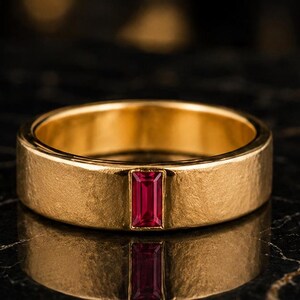 5 mm Heren Trouwring met Robijn in Baguette-slijping, Zwarte Gouden Ring, Gladde Ring (Niet Gehamerd), Stapelbare Ring, Bijpassende Ring, Kerstcadeau